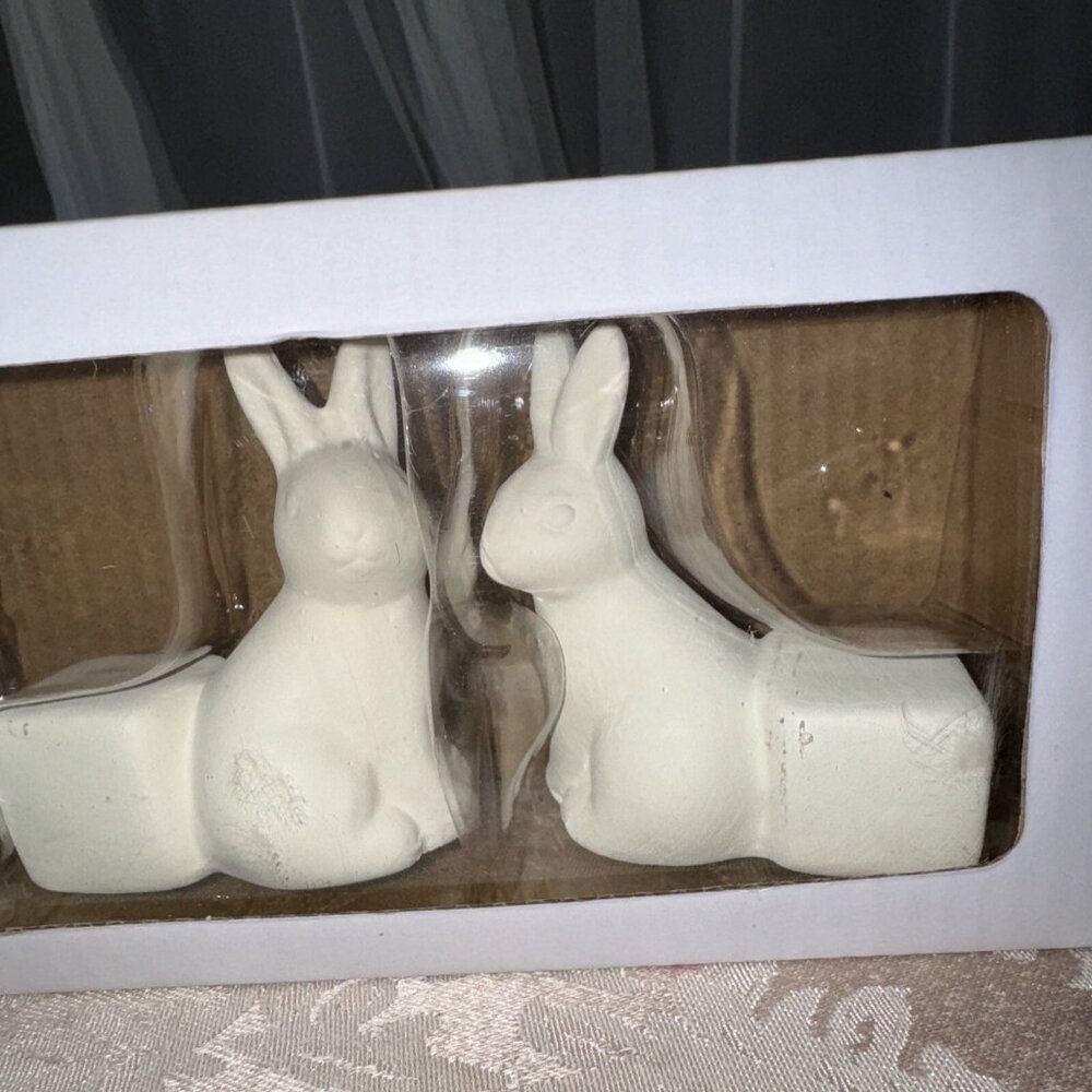 Target Easter Bullseye Rabbit Spring White Ceramic Bunny Plant Stand Figural - Picture 4 of 8
